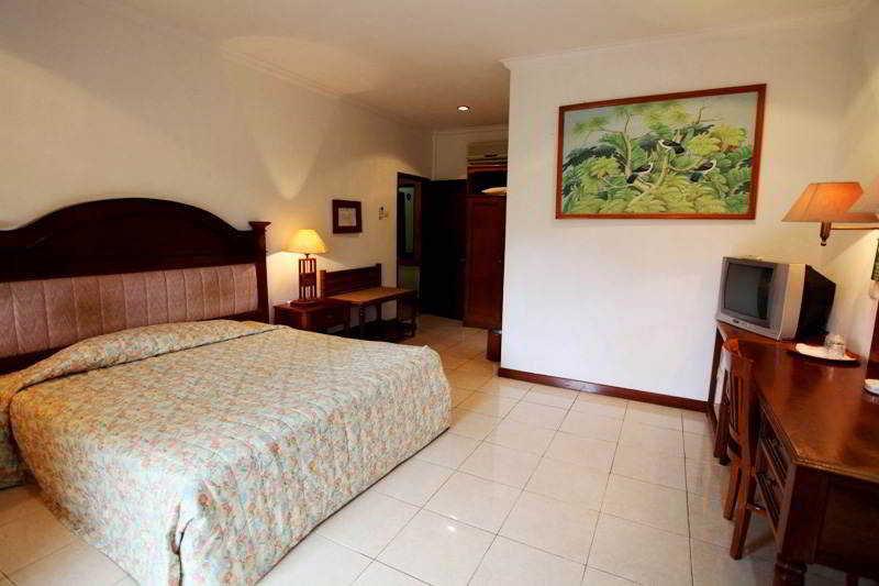 Front 3* Sanur